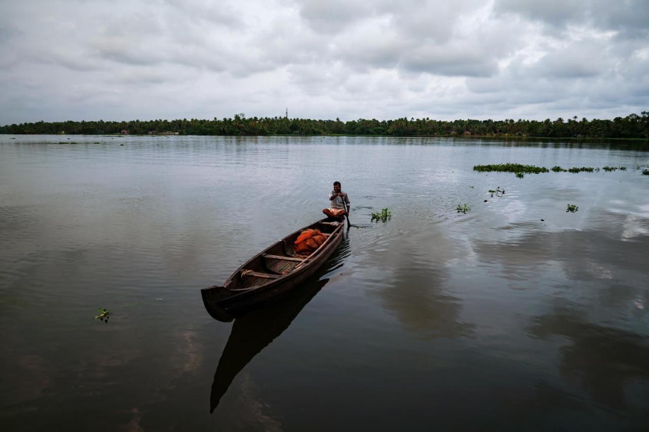 Vismaya Lake Heritage Turavūr Esterno foto